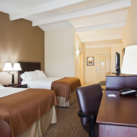 Holiday Inn Express- North Palm Beach And Ihg Hotel Juno Beach Room photo